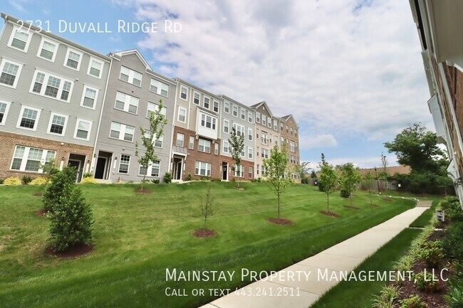 Building Photo - 2 Bedroom Plus DEN End Unit Townhome W Gar...