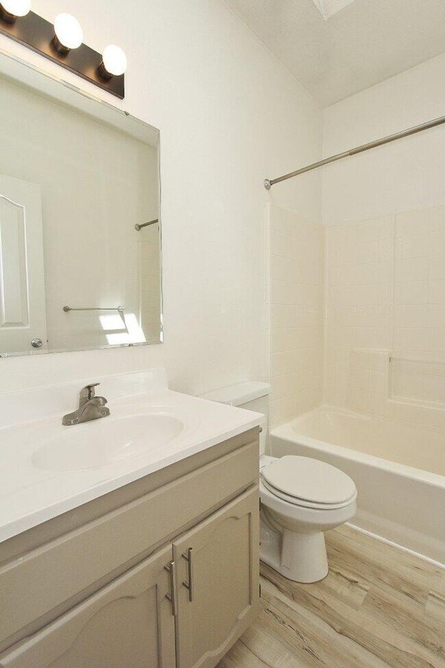 Building Photo - Immaculate Single-Level Home