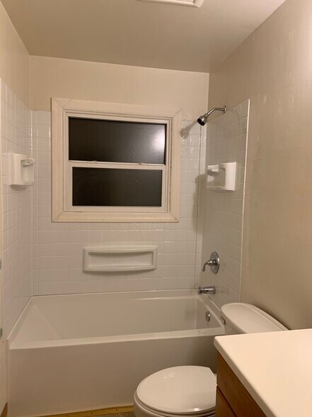 Building Photo - 8608 SE Bybee Blvd