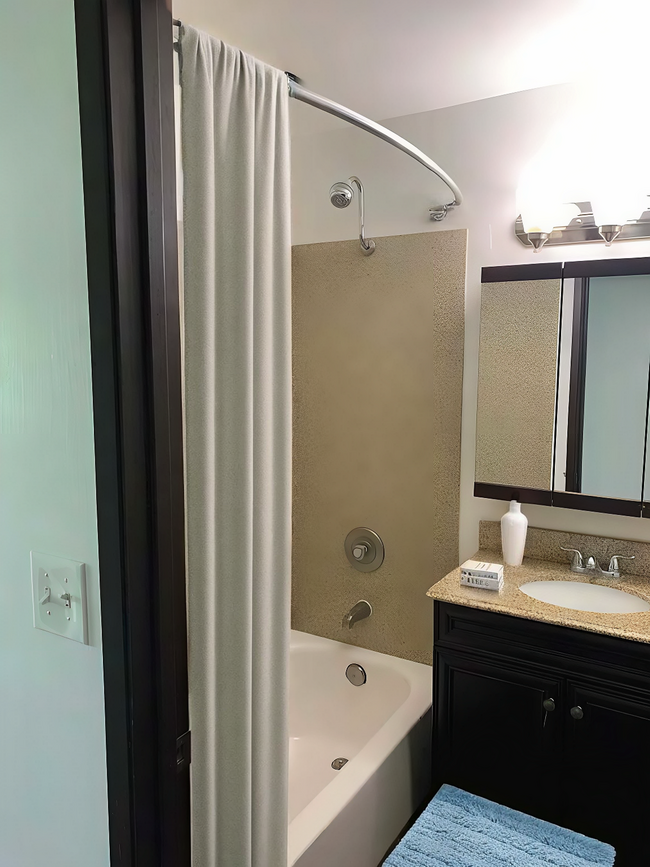 Building Photo - Two Bedroom Liberty Bay Views