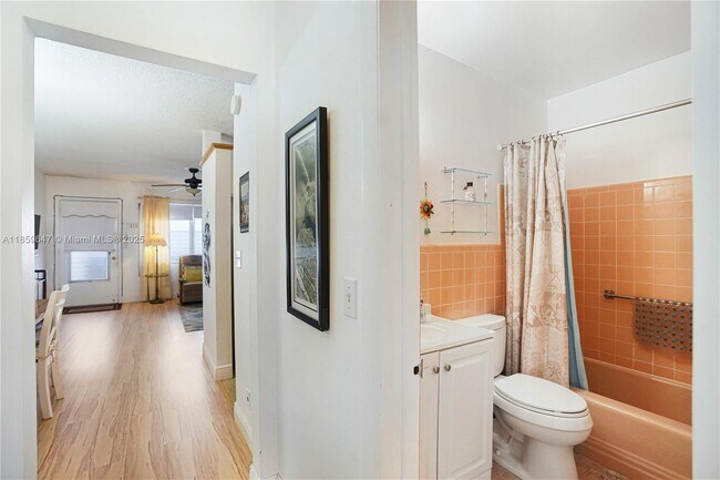 Building Photo - 820 SW 11th Ave