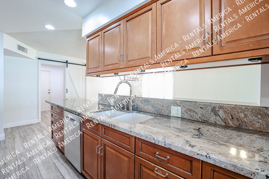 Building Photo - 10534 E Mercer Ln