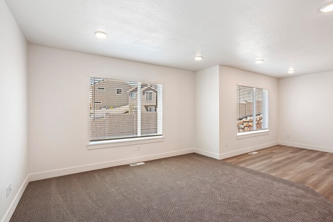 Building Photo - Your Next Home Awaits – 3-Bedroom Townhome...
