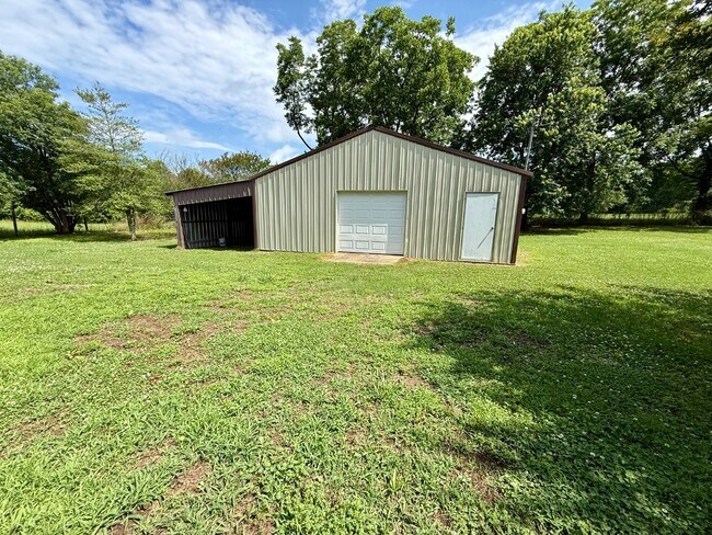 Building Photo - 880 Dixon Rd
