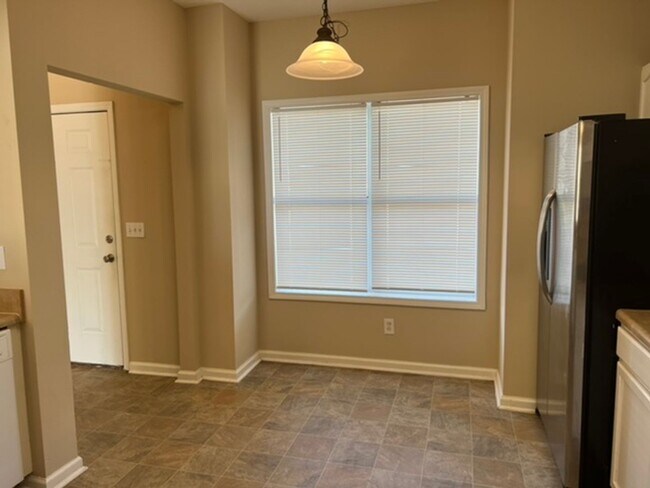 Building Photo - Newly Updated Townhome in Olde Town Village, Bluffton