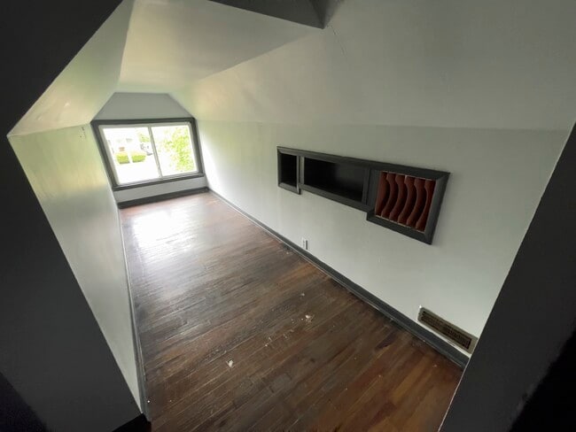 Building Photo - 103 N Beard St