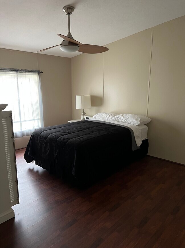 Room for rent - 5255 Star Line Dr