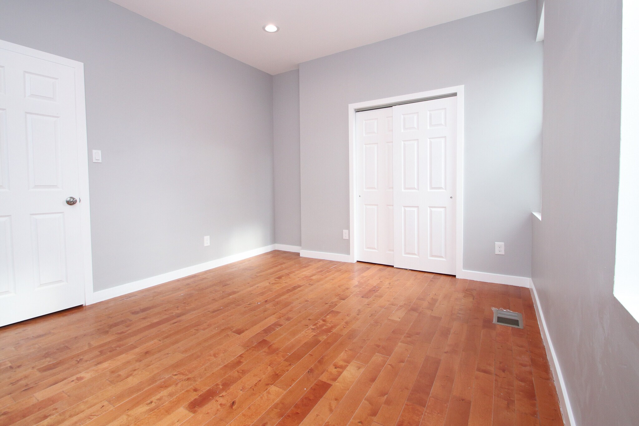 Building Photo - 3831 N Sydenham St