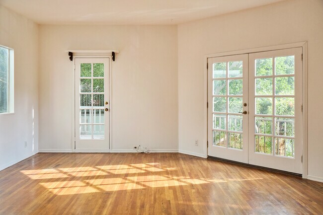 Building Photo - 6148 Glen Holly St
