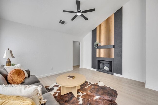 Building Photo - 2104 Andover Dr