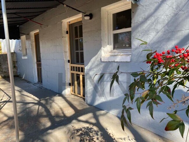 Building Photo - Spacious 2 Bedroom Terrace Level Apartment