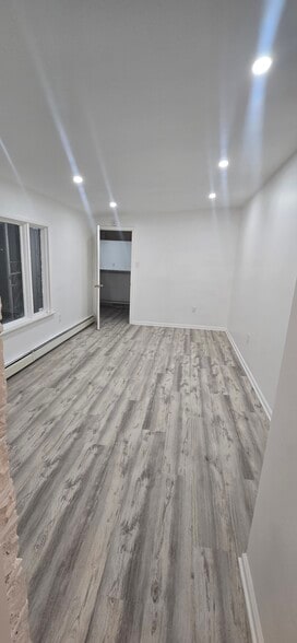 Dinning Room - 949 E Walnut St