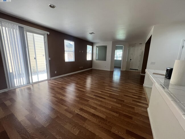 Building Photo - 3127 Puffin Cir