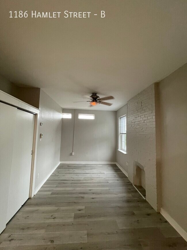 Building Photo - 1186 Hamlet St