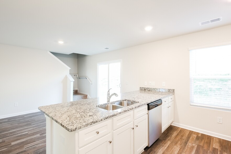 Building Photo - 2149 Southlea Dr