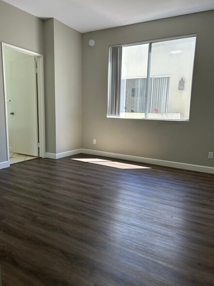 Building Photo - 4435 Coldwater Canyon Ave