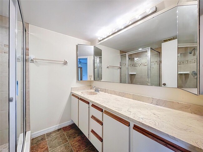 Building Photo - 5271 Coral Ct