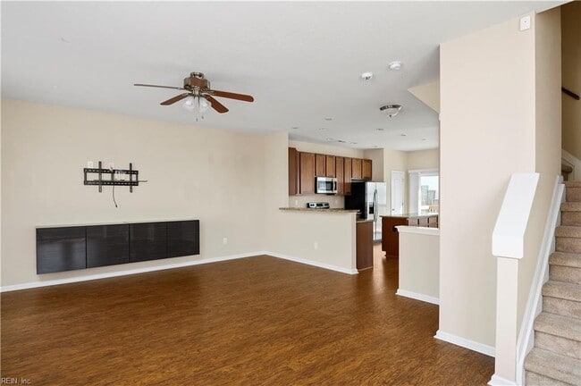 Building Photo - 4956 Almandine Ave