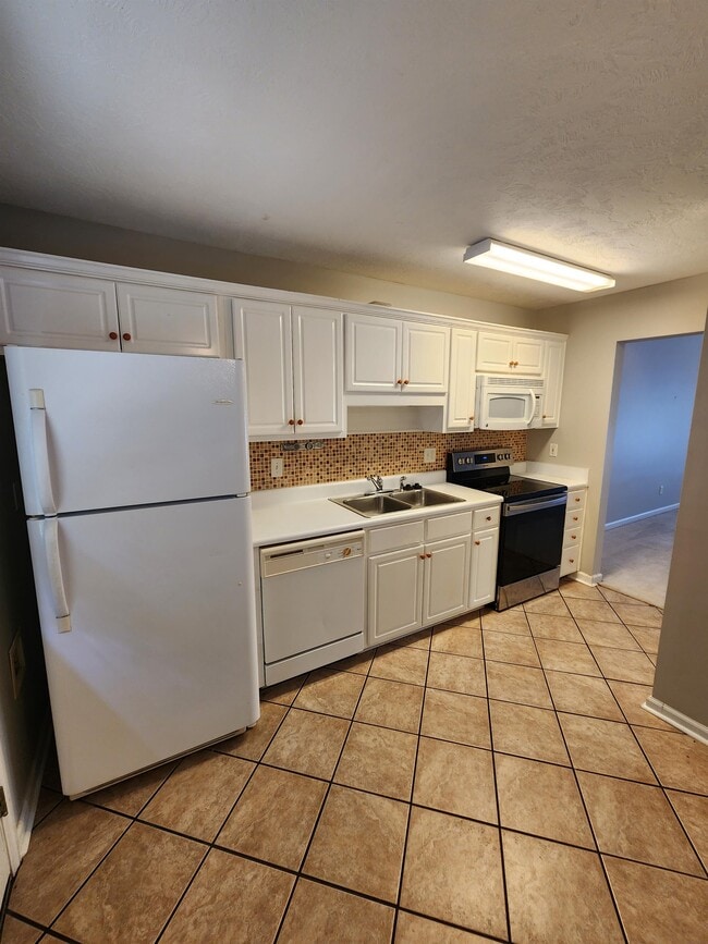 Building Photo - 501 Laurel Pl