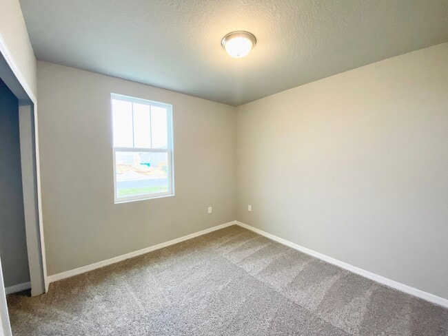 Building Photo - 572 Sun Warbler Wy