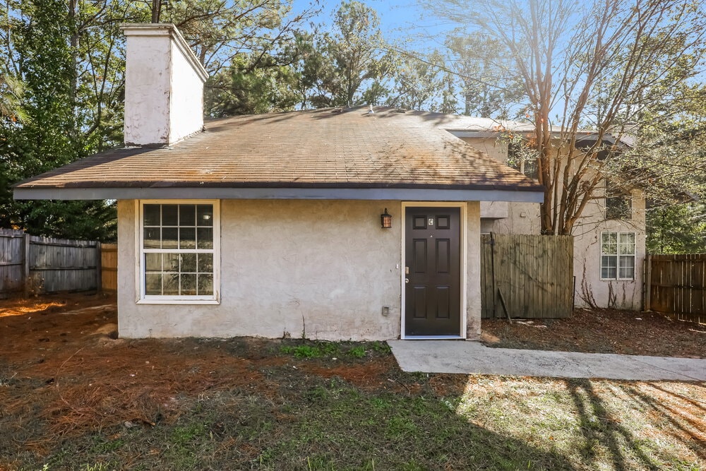 Building Photo - 8536 Pineland Dr