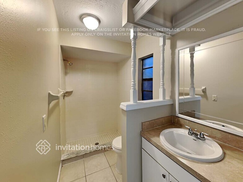 Building Photo - 2117 E Parkton Dr