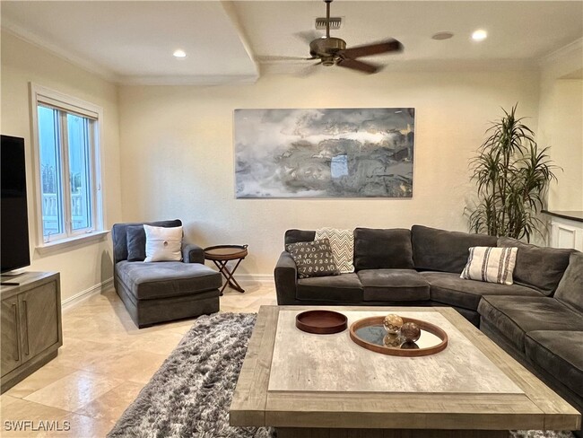 Building Photo - 175 Topanga Dr