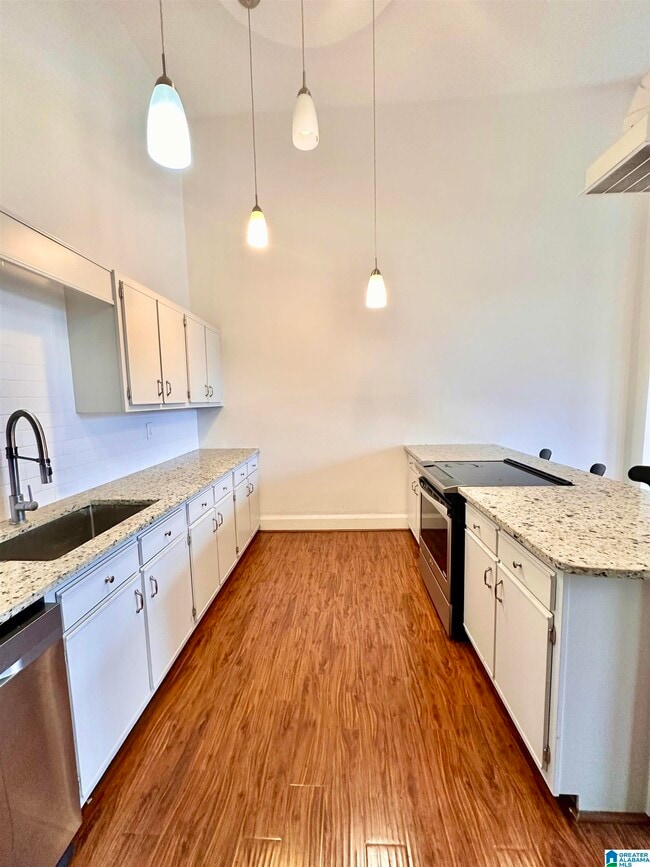 Building Photo - 2112 Morris Ave