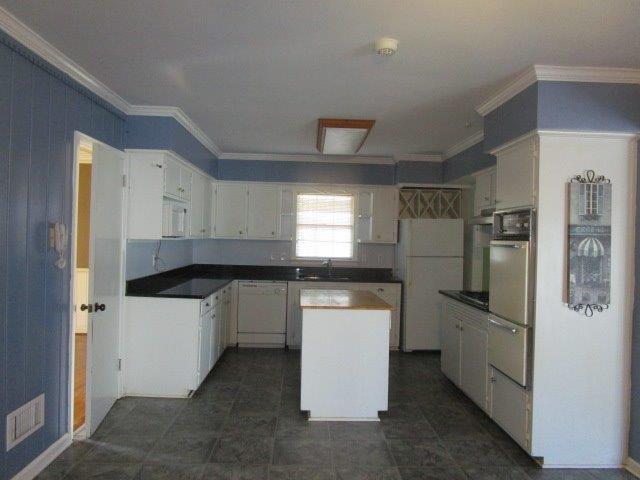 Building Photo - Located Off Macon Road!