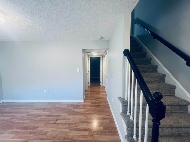 Building Photo - 83 Derryfield Ct