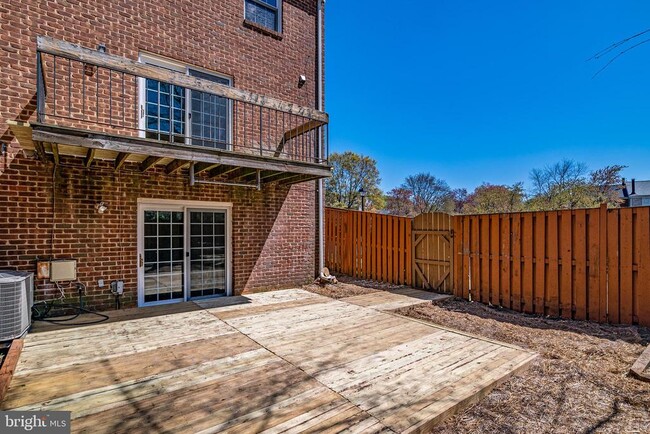 Building Photo - 1018 Shreve Ct