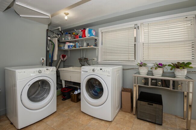 Building Photo - 8253 Karlov Ave
