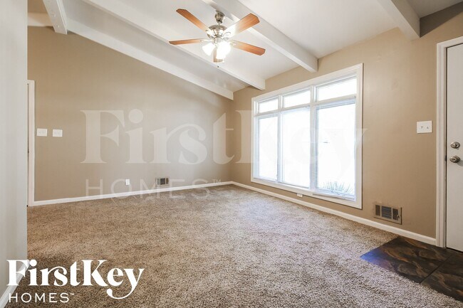 Building Photo - 2305 NE 61st St