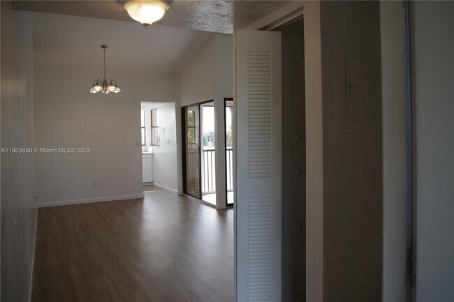 Building Photo - 1500 Jefferson Dr