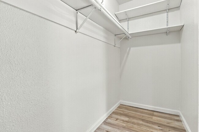 Building Photo - 2100 Chanticleer Ave