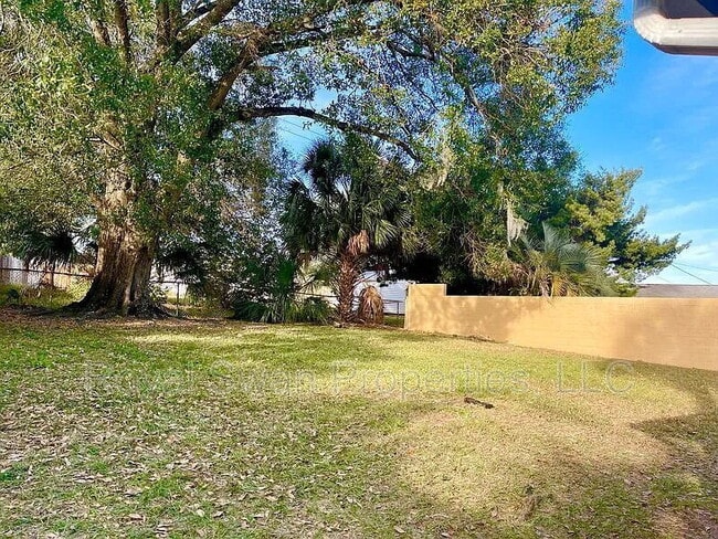 Building Photo - 114 Azalea St