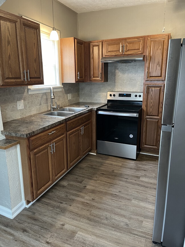 Building Photo - 1670 3rd St