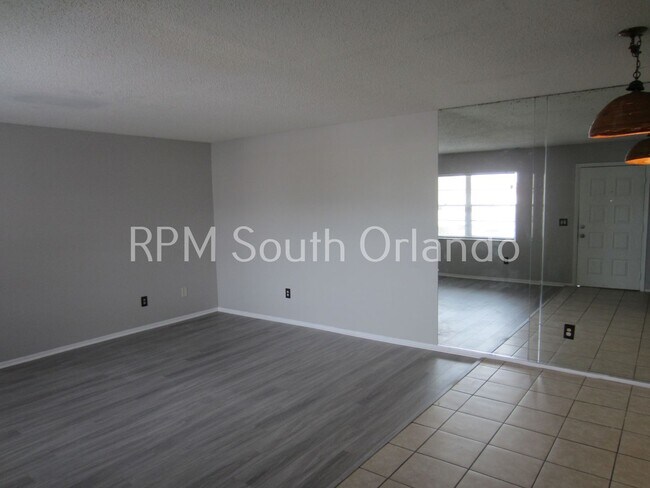 Building Photo - 36 Windtree Ln