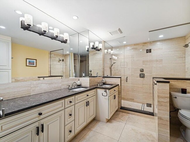 Building Photo - "Spacious 2-Bed, 2-Bath Gem in Prime Bellevue Location - 1455 Sq Ft of Modern Living!"