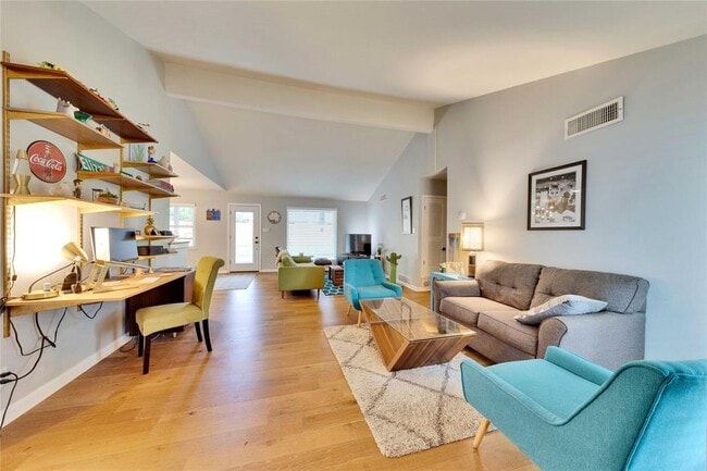 Building Photo - 8213 Briarwood Ln