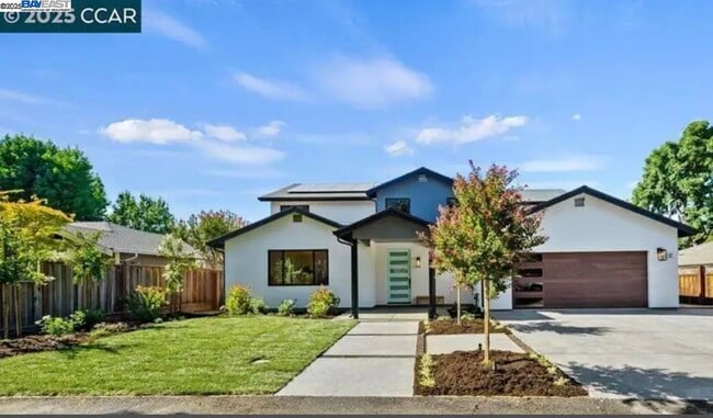 Primary Photo - 132 Quinterra Ln