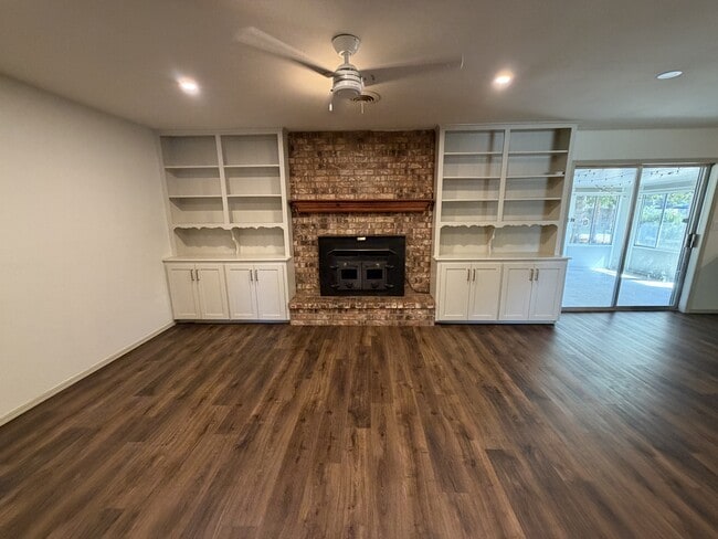 Building Photo - 116 Fern Dr