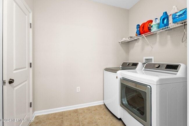 Building Photo - 400 E Bay St