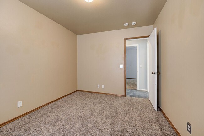 Building Photo - Gorgeous 3 bedroom 2 Bath Home in the Heart of Edmond