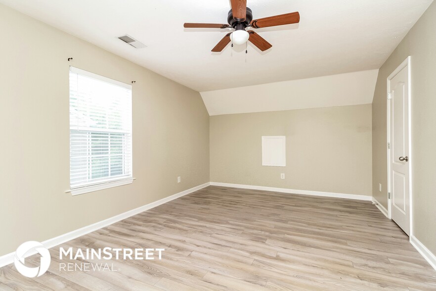 Building Photo - 143 Lyndhurst Dr