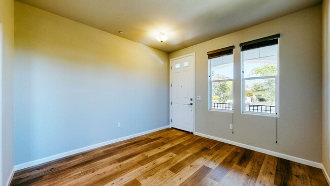 Building Photo - Rare Santa Rosa Four Bedroom house in Desi...
