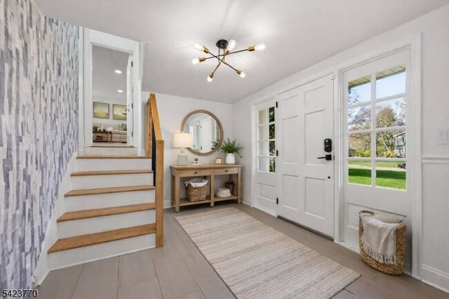 Building Photo - 27 Meadowview Rd