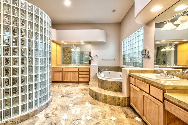 Building Photo - 3 Regent Park Ct