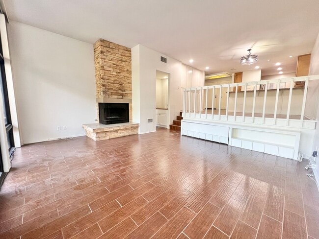 Building Photo - Stunning Marina Pacifica Residence with Resort Amenities