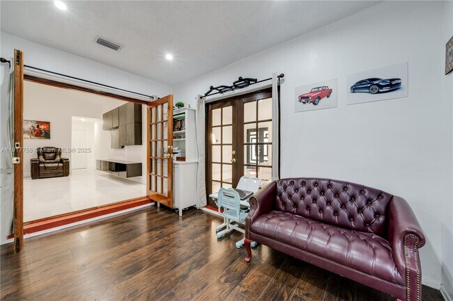 Building Photo - 1025 NW 128th Ct